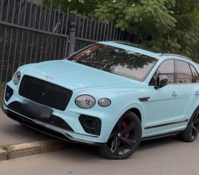 😳 Сегодня студенты МГУ приехали на занятия на Bentley Bentayga, Lamborghini Urus и Mer...