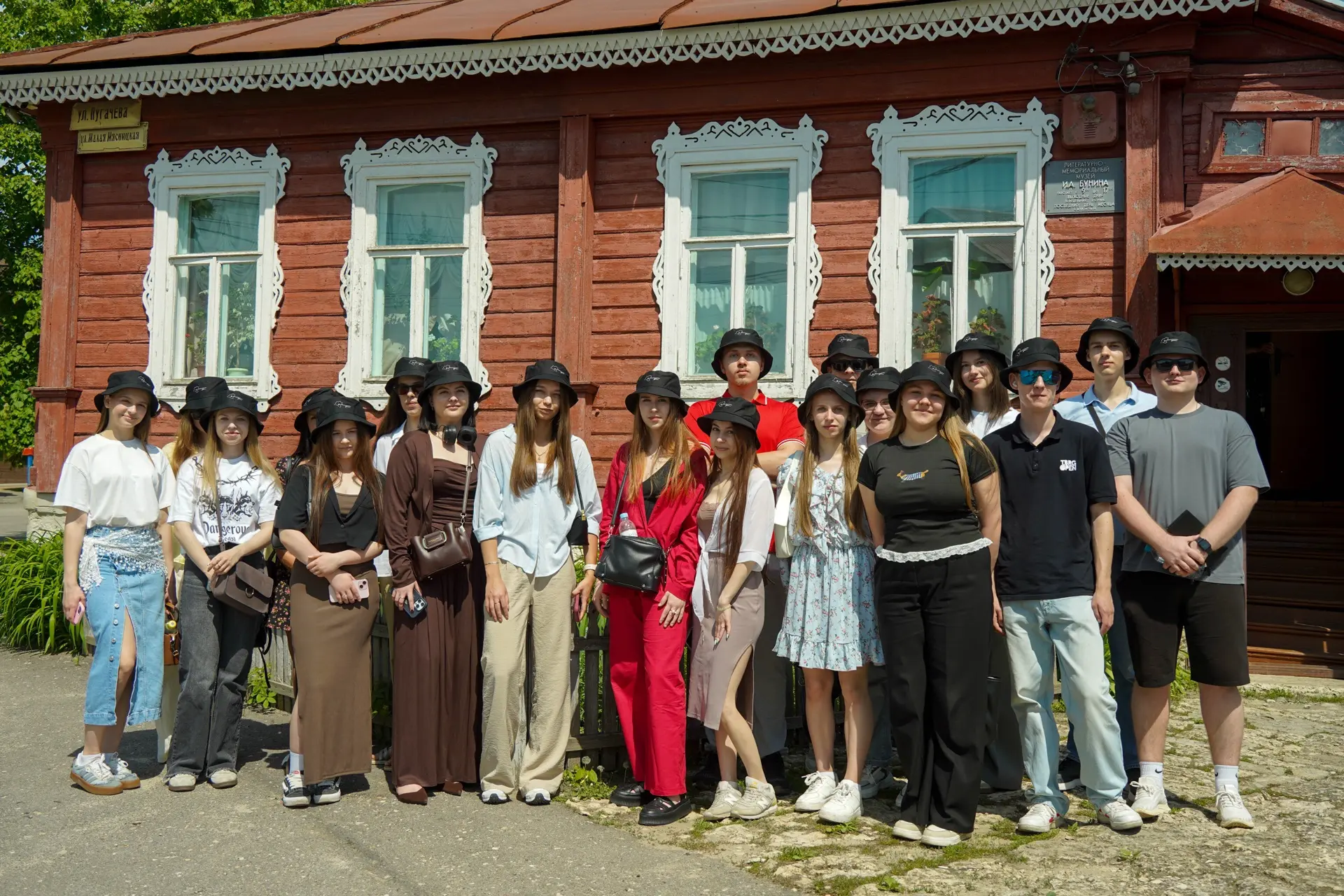 🚌🚌 ПЕРВОКУРСНИКИ В ЕЛЬЦЕ 🚌🚌

🚌 Студенты 1 курса Института истории, права и общественных наук от