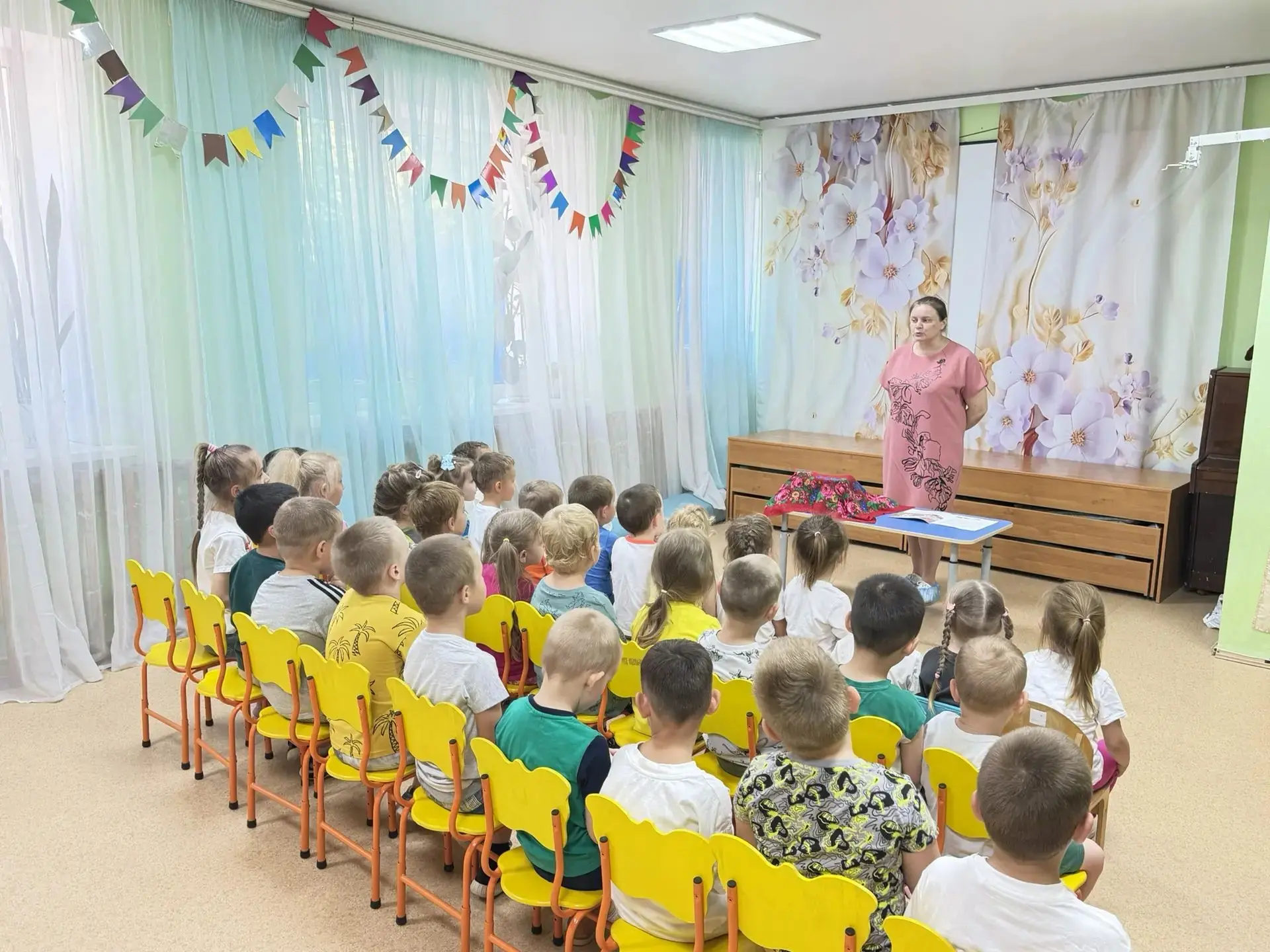 Сегодня в детский сад приходил музей Чернышевского «Жила была загадка». В игровой форме познакомили 