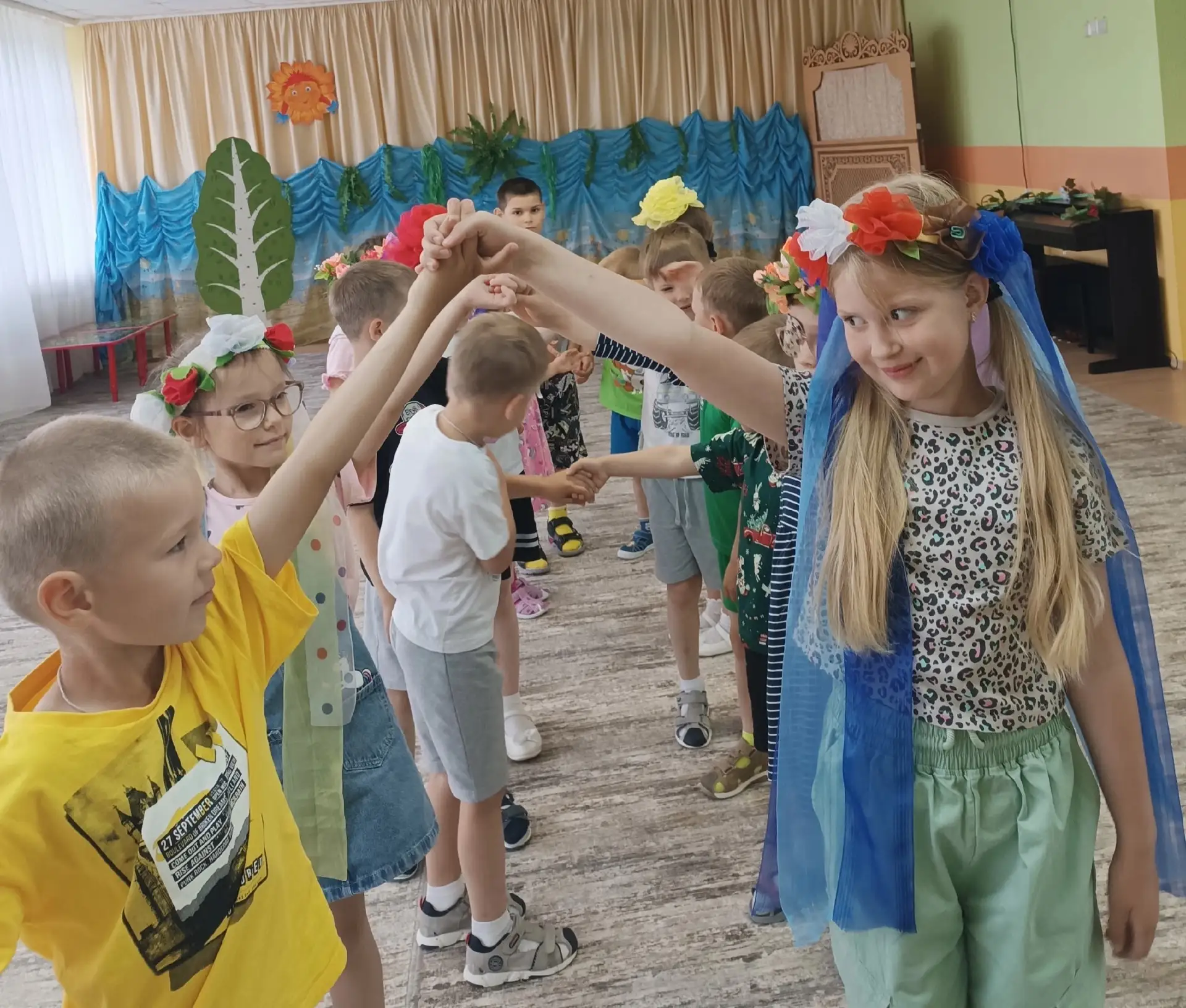Вчера в нашем дошкольном отделении прошло яркое и весёлое летнее развлечение — «День Ив...