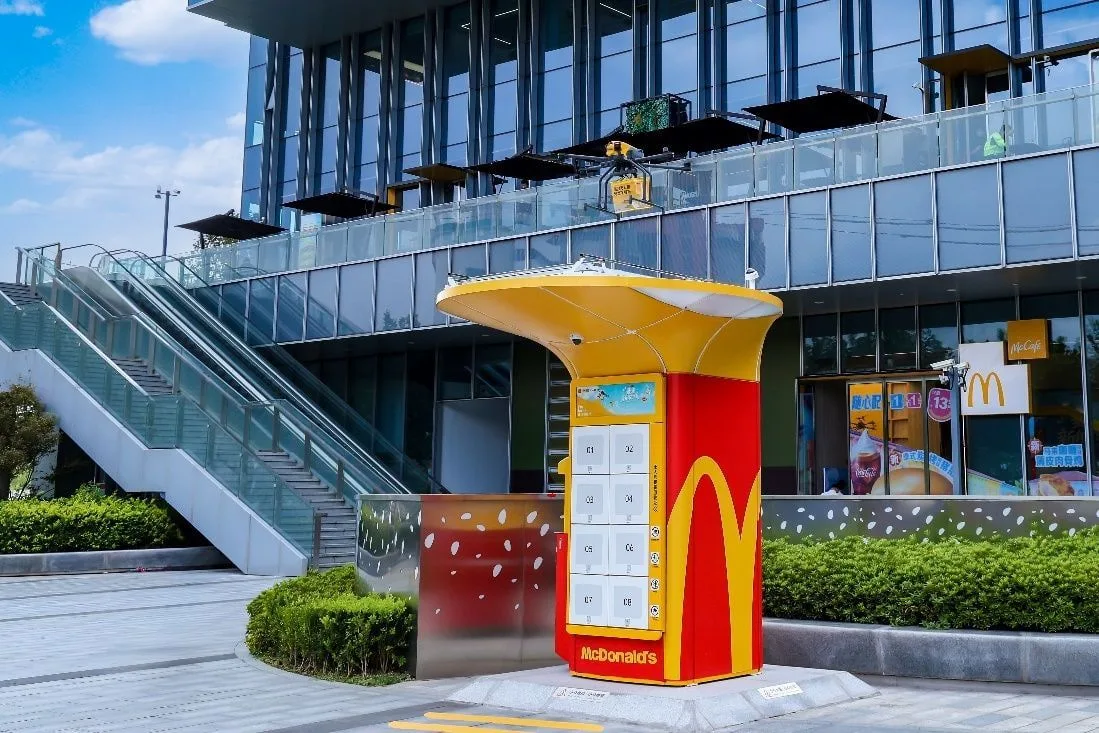 🇨🇳 В Шанхае McDonald’s запустил доставку еды дронами.