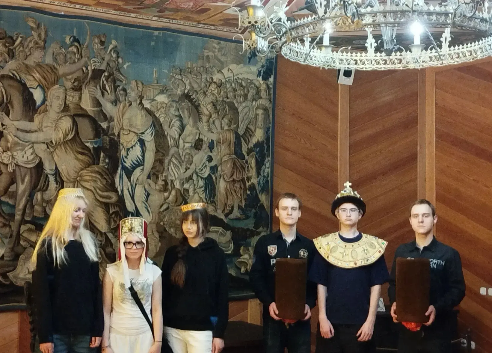 👑 Путешествие в прошлое: 9 «К» класс в усадьбе Алексея Михайловича  🚌Ученики 9 «К» класса вместе с к