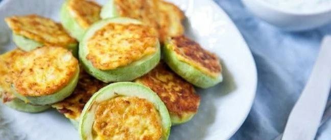 Куриные оладьи в кабачковых кольцах