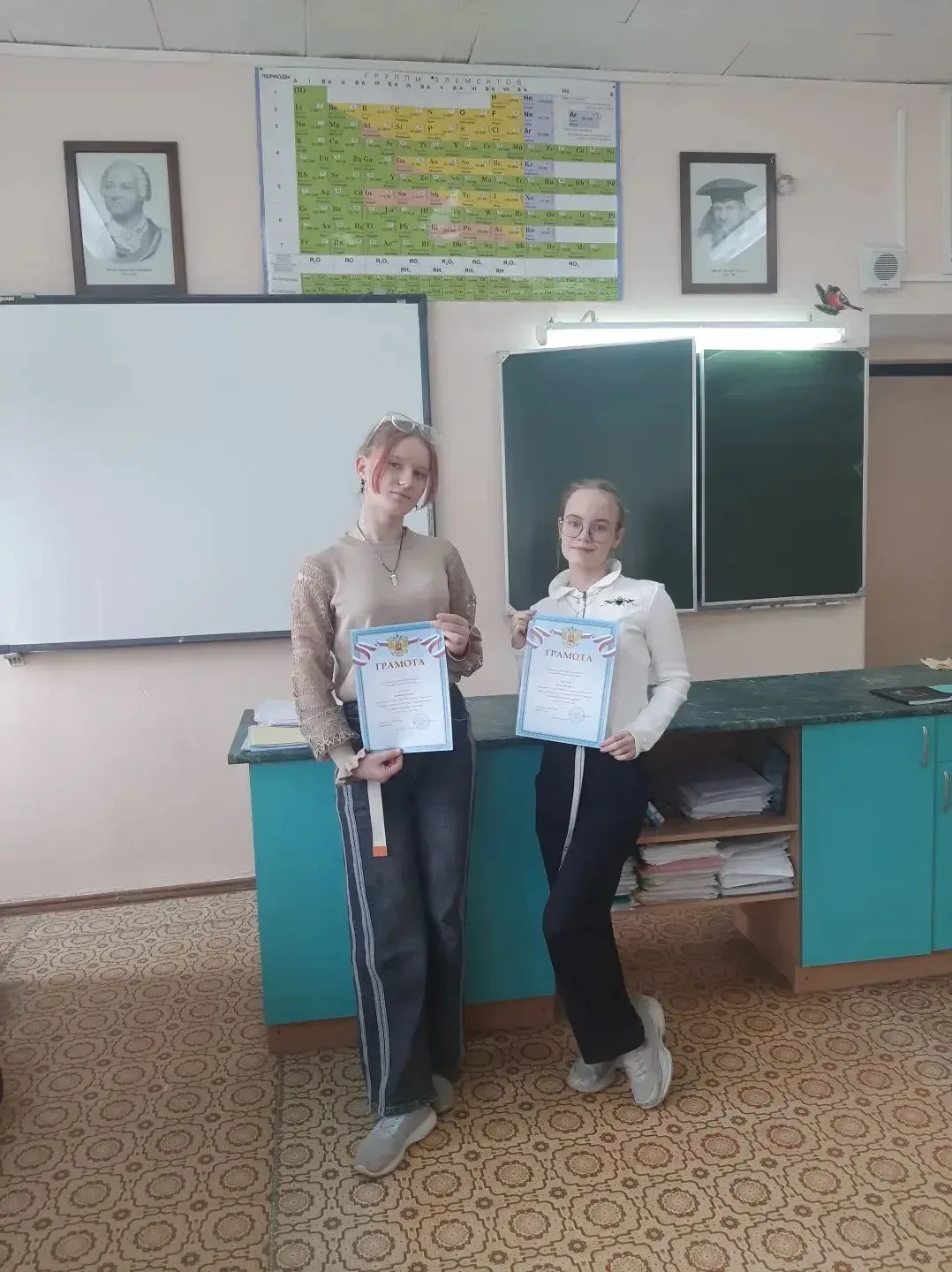Ученицы 10 класса Демодентова Мария и Данилова Виктория стали победителями муниципально...