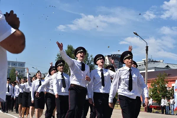 Будушим полицейским дали отсрочку от армии    По завершении образовательного процесса, выпускники МВ