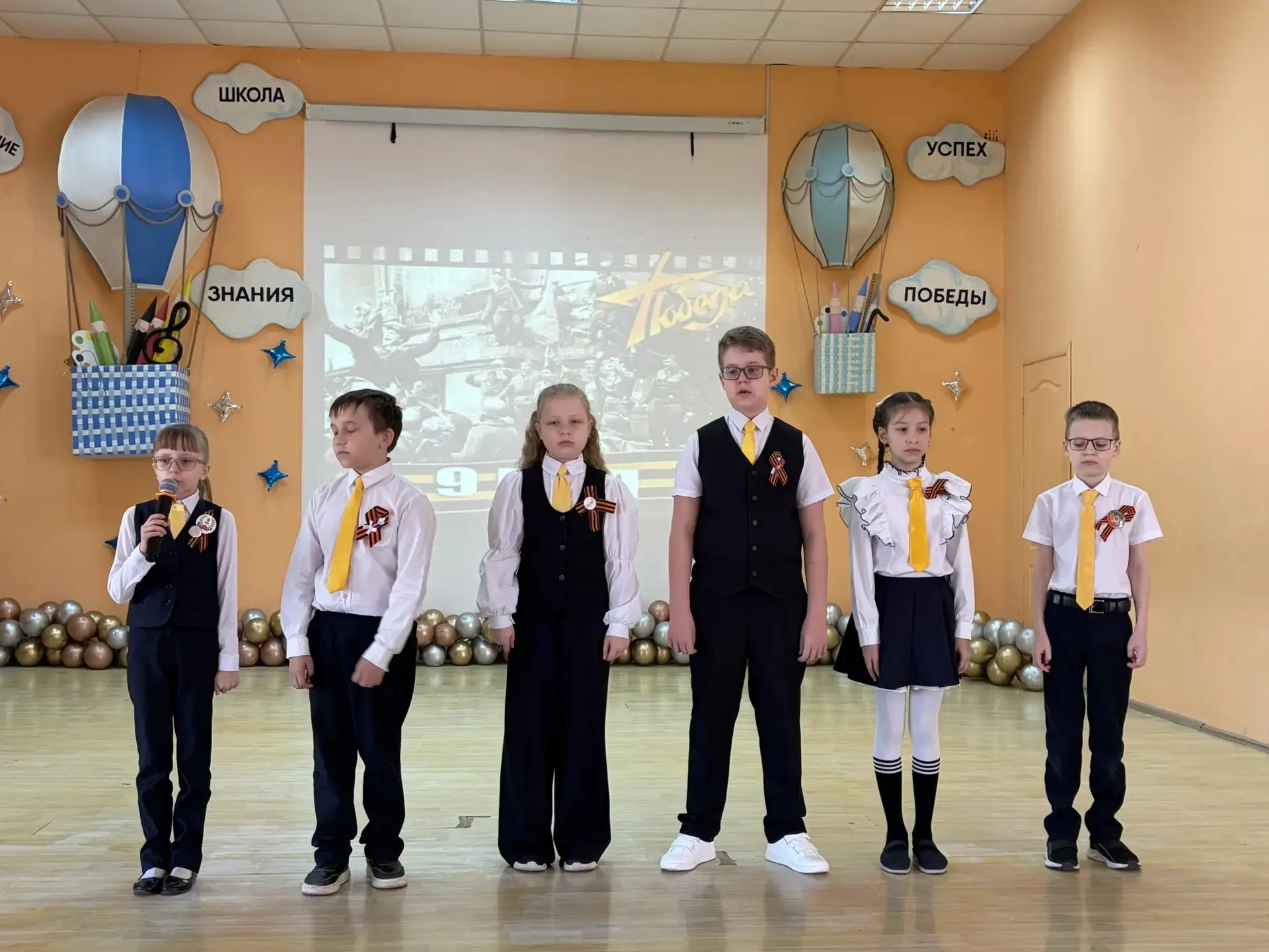 🌟 Память, которая объединяет  Сегодня в школе царила атмосфера уважения и гордости. 🎖️ На линейке, п