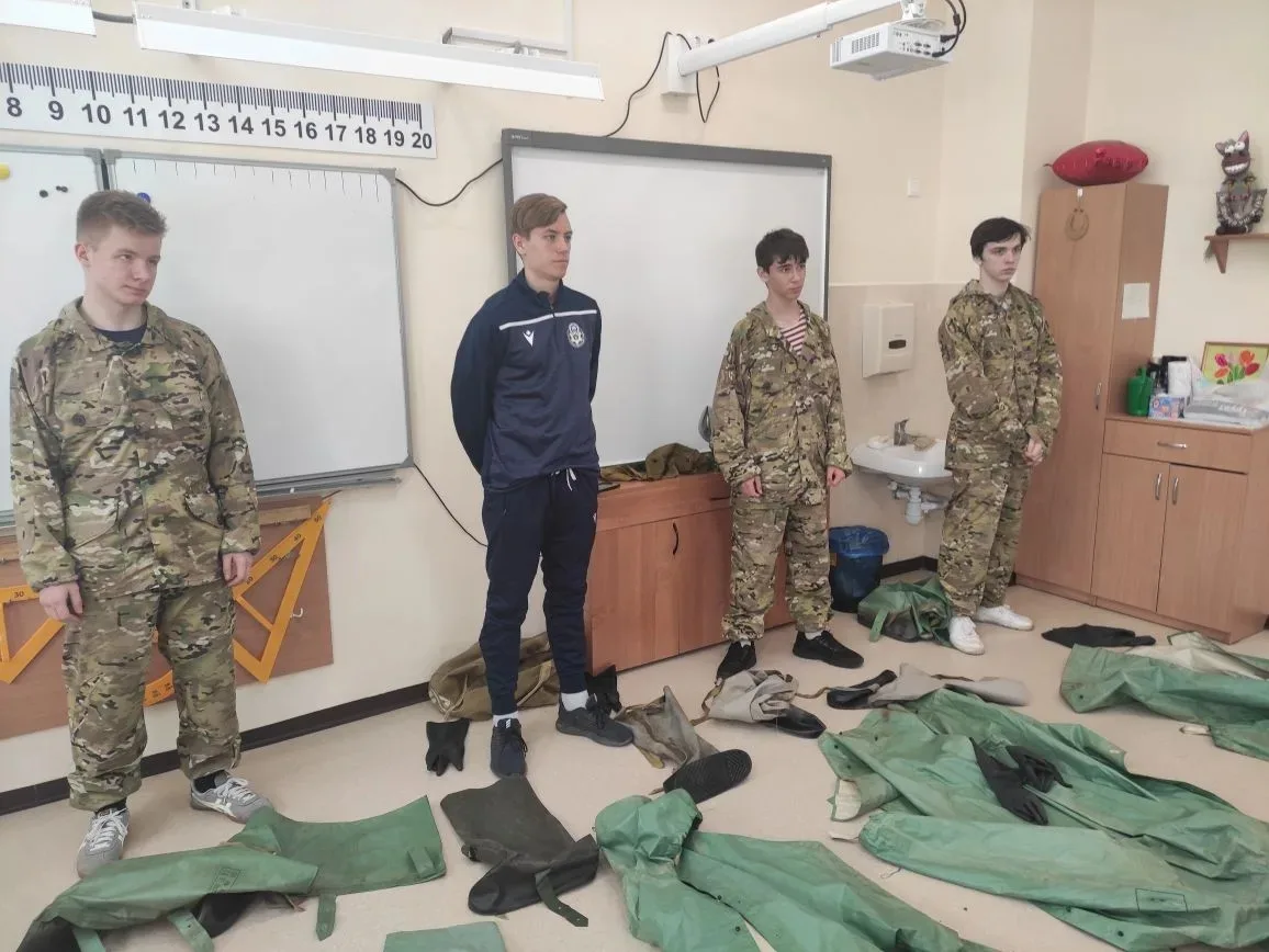 🇷🇺 Участие школьной команды ВПК «Патриот» в Межрегиональных Суворовских сборах     С 17 по 19 апреля