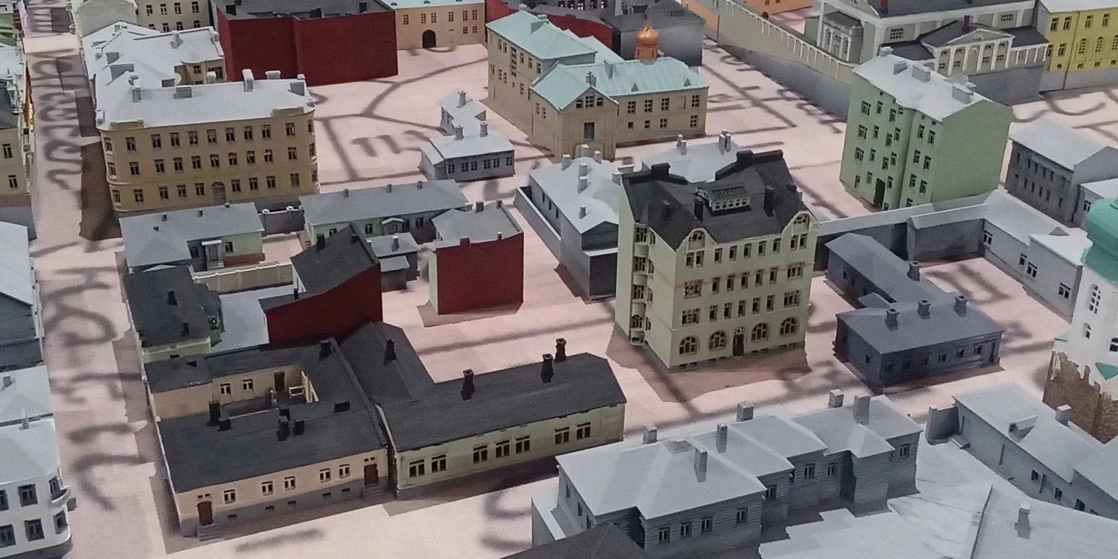 Продолжается покраска домов на макете #выборг1913
