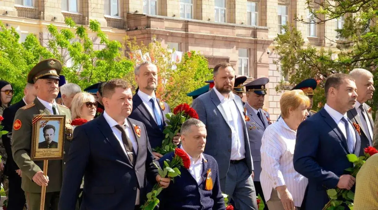 Депутаты и координаторы ЛДПР почтили память героев в День Победы 🙌🏻