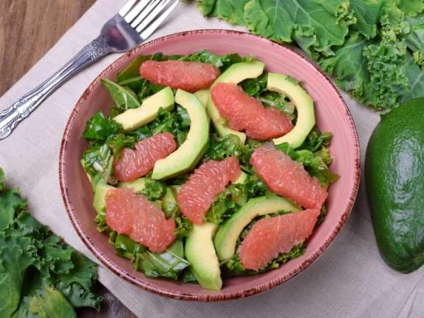 🥗 Салат с капустой кейл (кале), грейпфрутом и авокадо