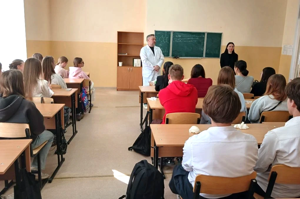 Школьники из Оренбурга познакомились с сестринским делом  Школьники 10-11-х классов из Оренбурга смо