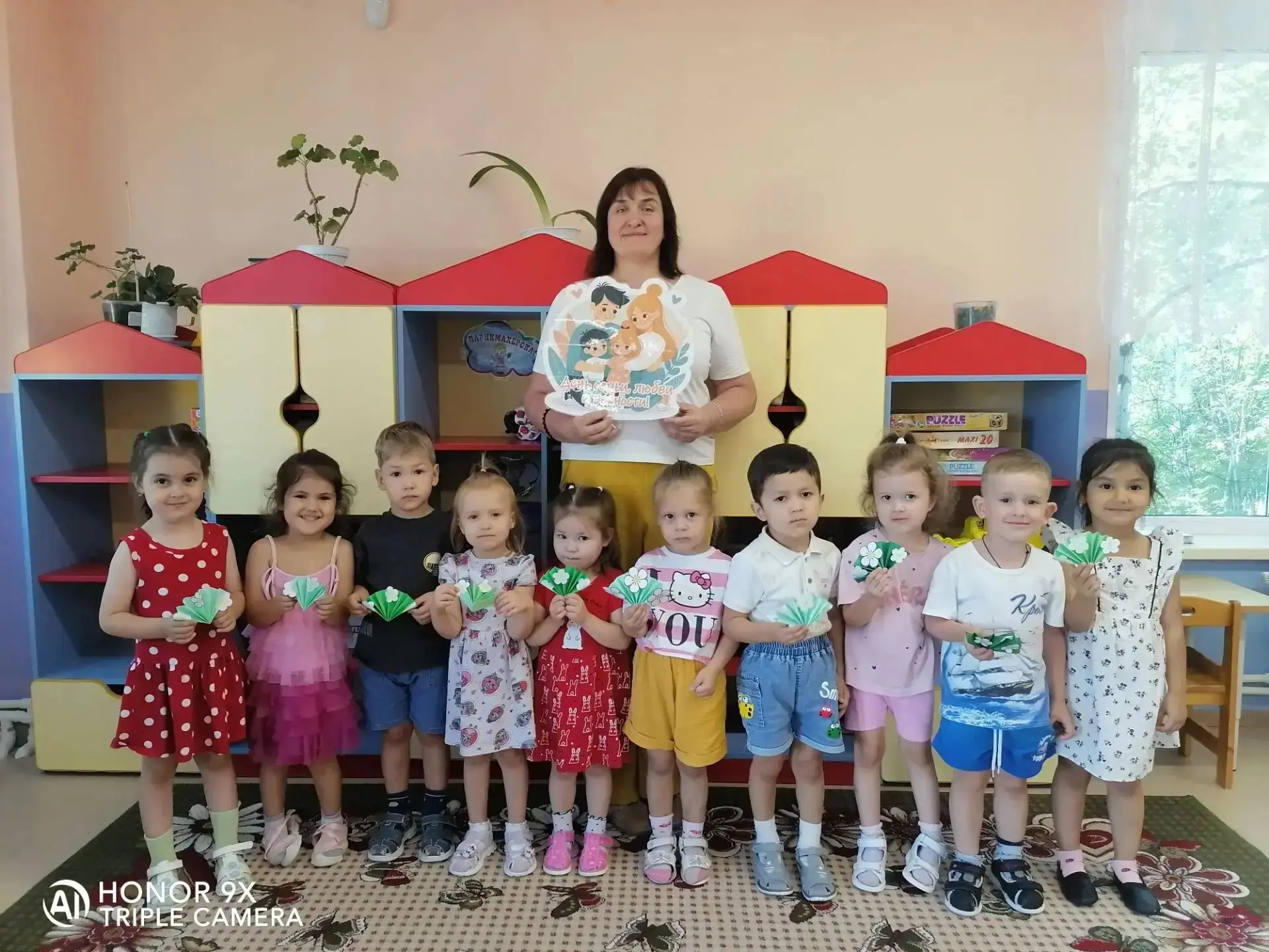 В средней группе №22  проходит тематическая неделя: "Моя семья-моя гордость" приуроченная к праздник