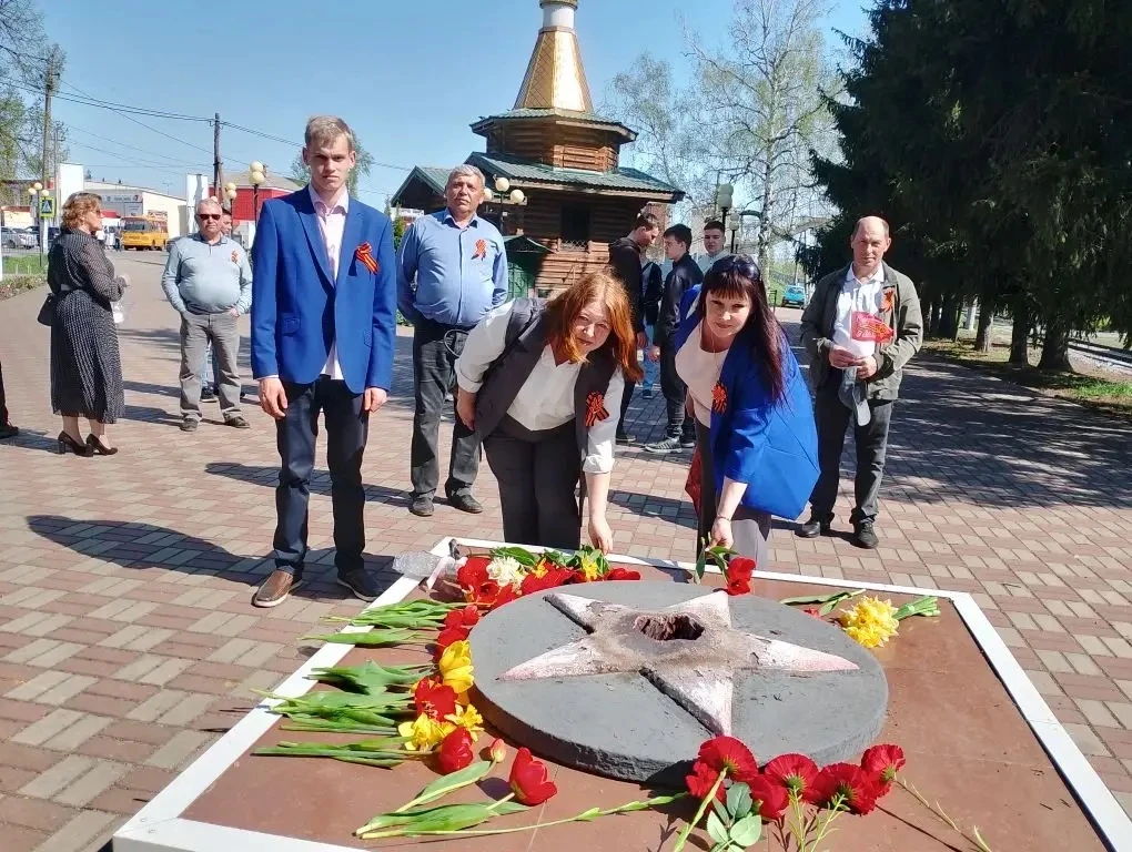 Память, которую храним: возложение цветов в преддверии Дня Победы ⭐