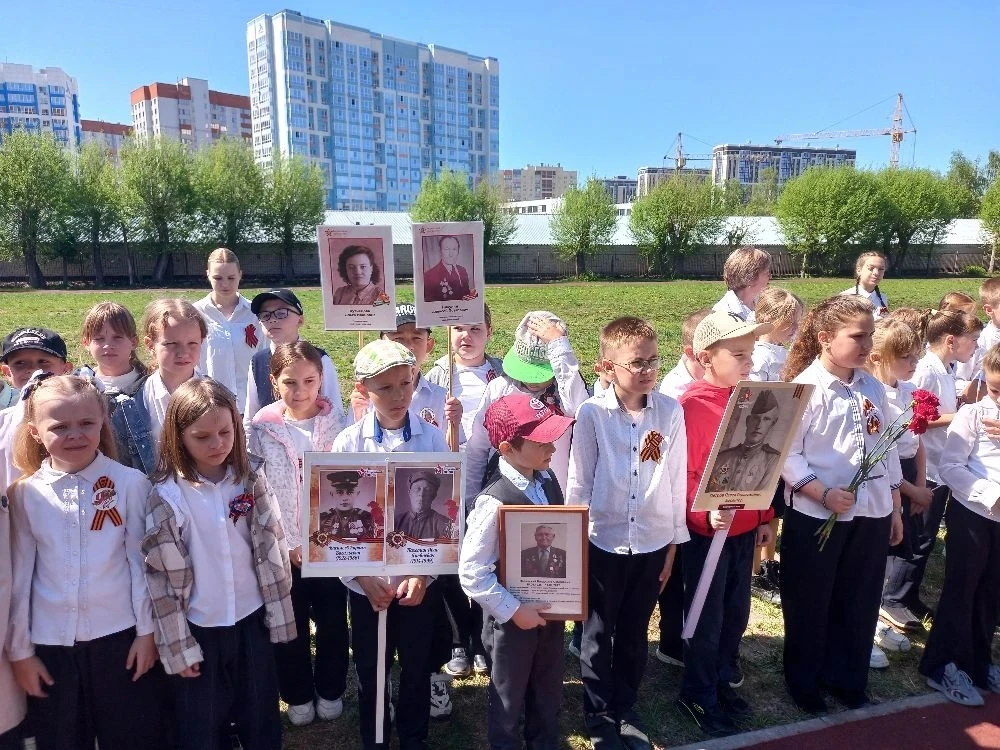 «Бессмертный полк» в школе №114: память, гордость, благодарность 🕯️  🇷🇺  7 мая в МБОУ «СОШ №114» про