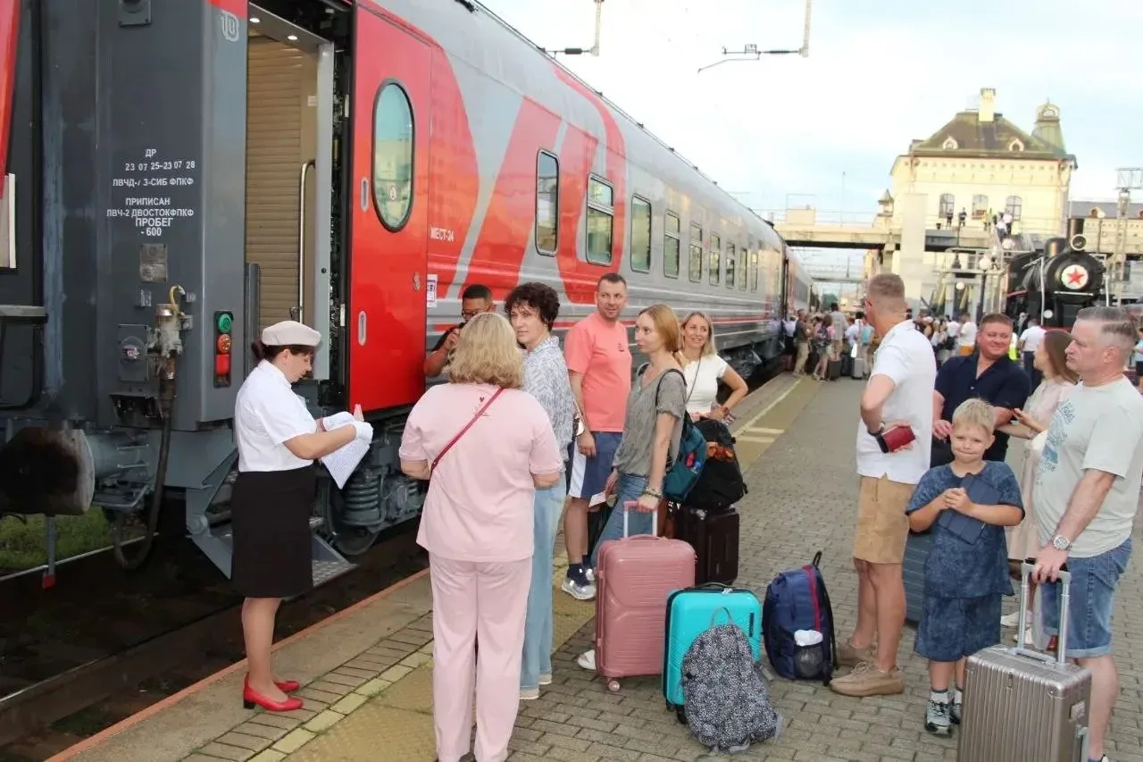 Новый маршрут дружбы

🎫 Сегодня из столицы Приморья отправился в первый рейс международный поезд со