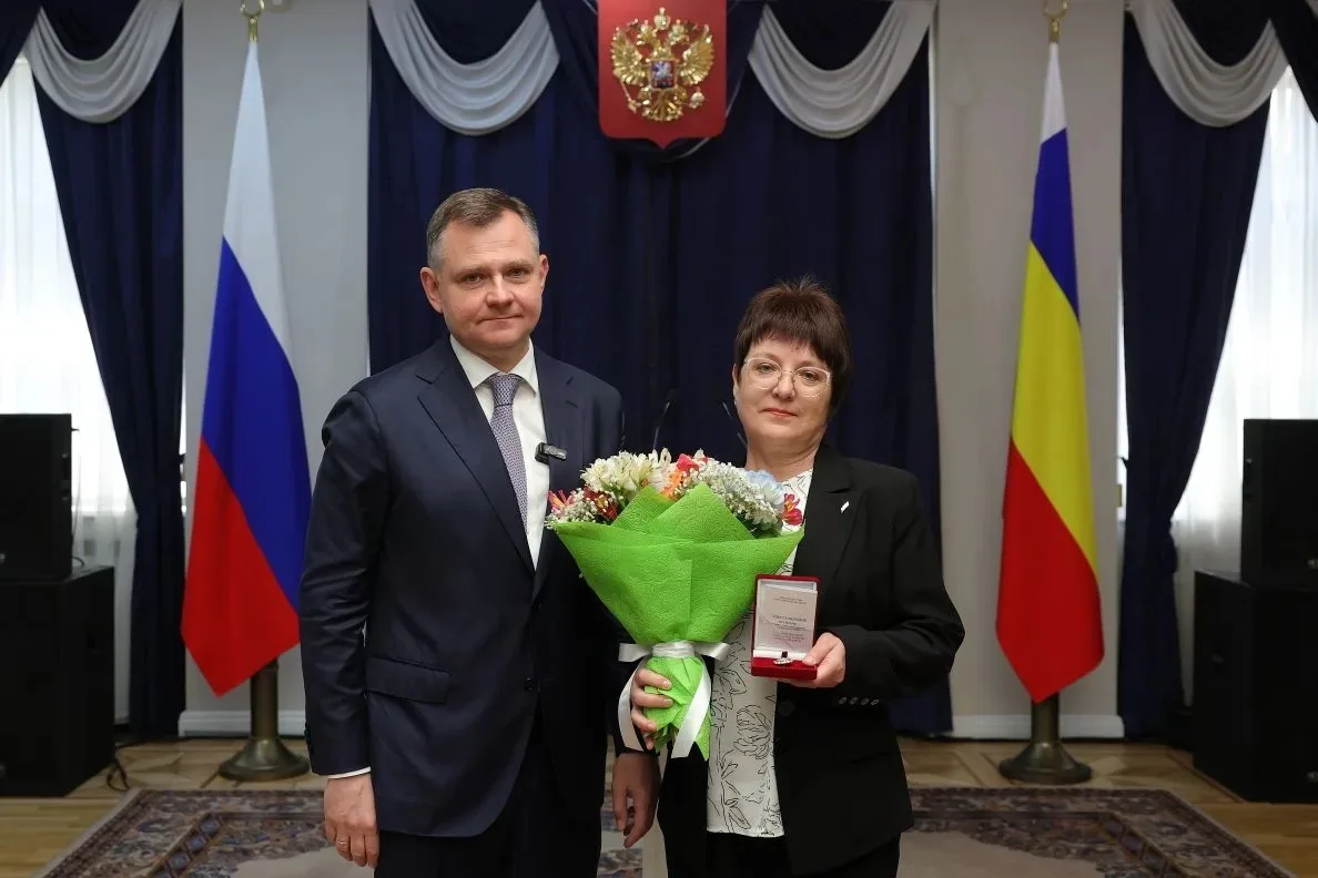 Кольчик Галина Александровна - социальный педагог нашего учреждения удостоена Звания Лучший работник