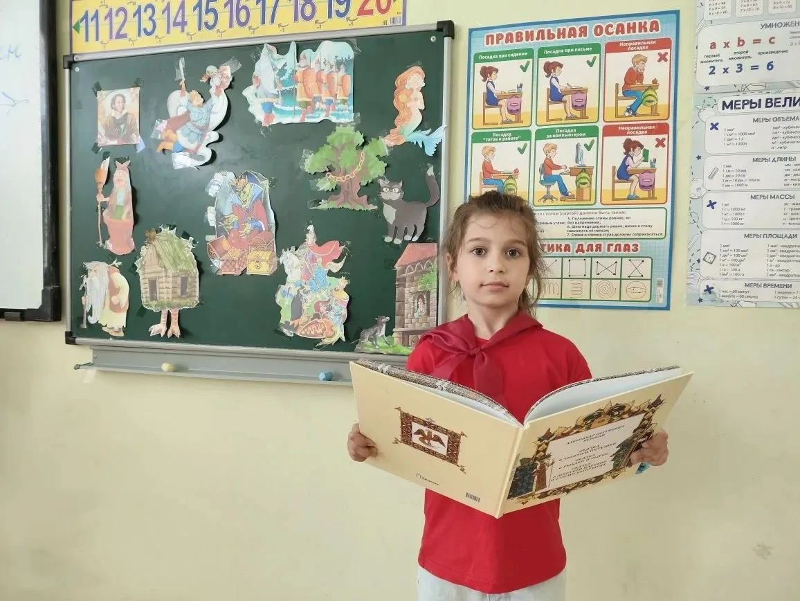 «О сколько нам открытий чудных...»
Сегодня мы провели небольшой, но очень тёплый флешмоб в честь дня