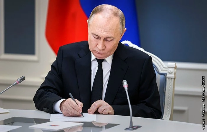 ❗Дети мигрантов будут oбязаны покинуть Россию по достижению 18 лет — Путин подписал соответствующий 