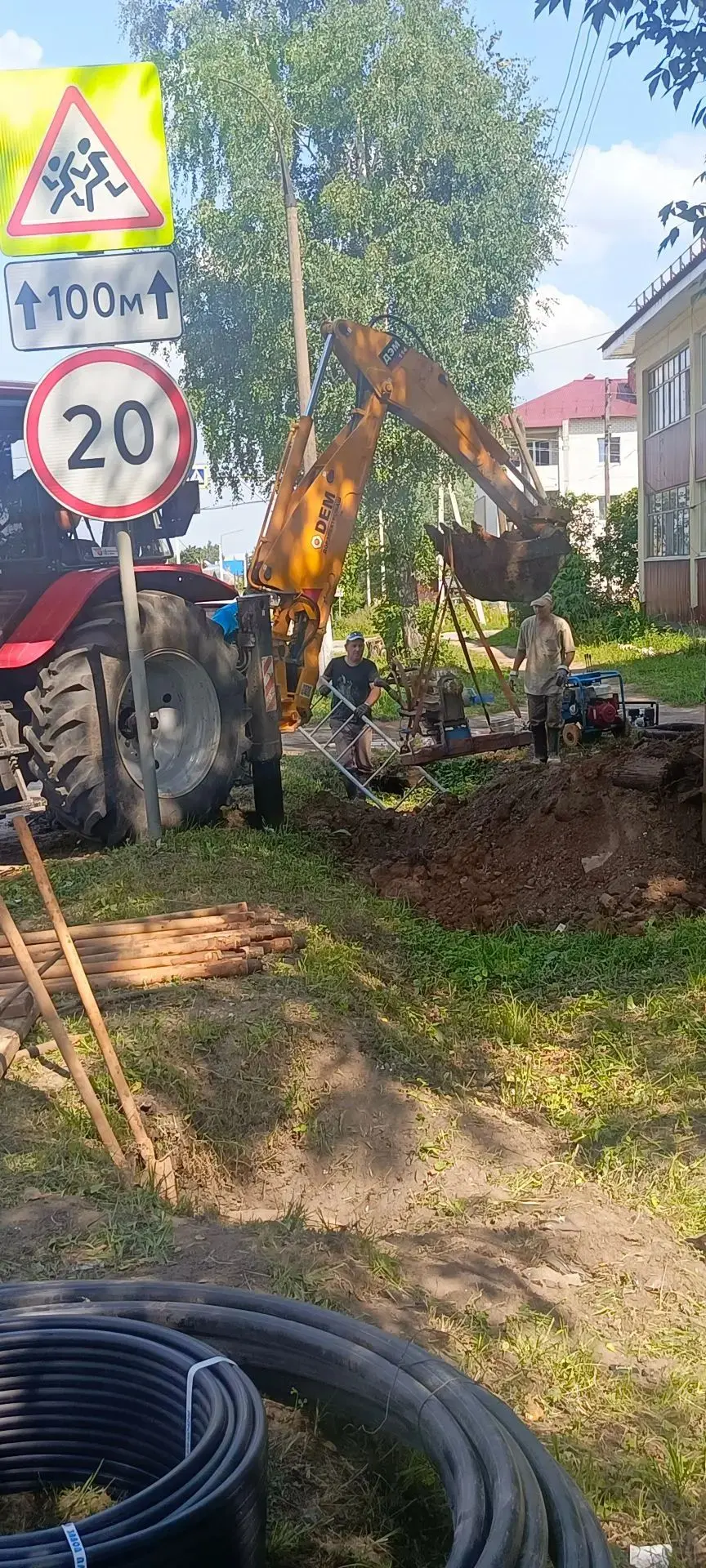 Прокладка водопровода методом прокола по ул. Г. Веденина дом 54 . Работа по заявкам.