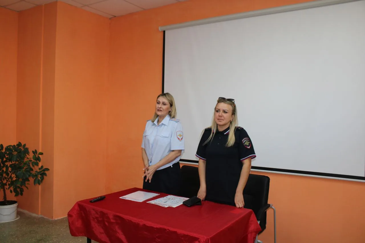В клубе «Русичи» подростково-молодежного центра «Мечта» прошла профилактическая лекция «Уголовная и 