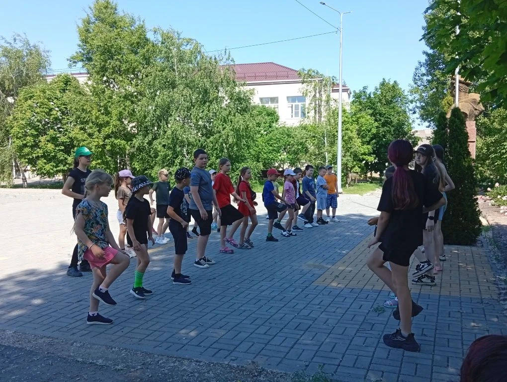 🎉 День 9: Как звучит Россия и какие народы её населяют 🇷🇺
