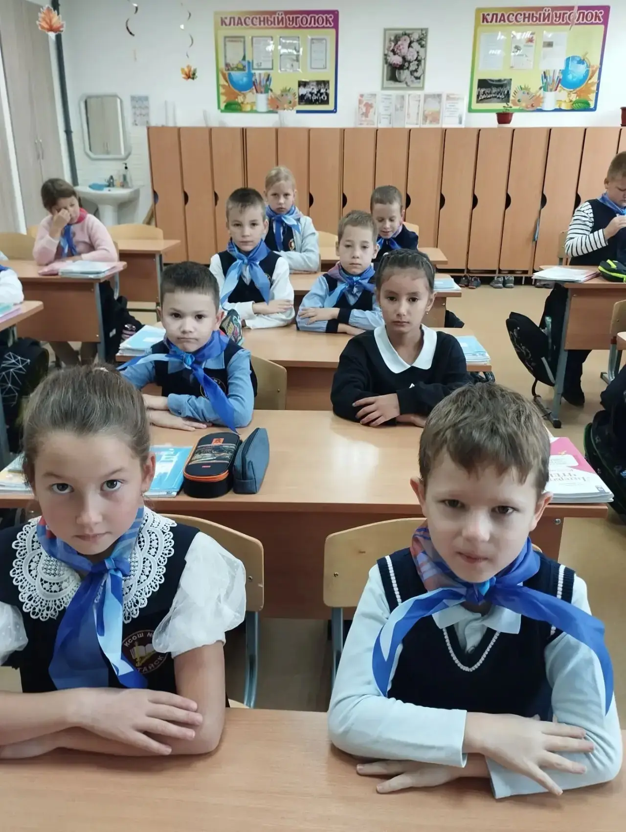 📍 Орлятские уроки во 2 «Г» классе: цели поставлены, галстуки повязаны!