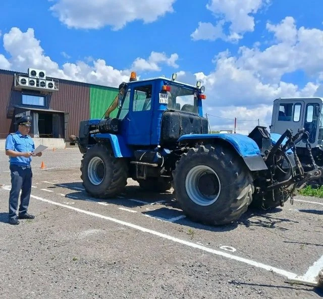 Инспектор гостехнадзора Белгородского района провёл в ООО «Тракторошкола 31» приём экзаменов на прав