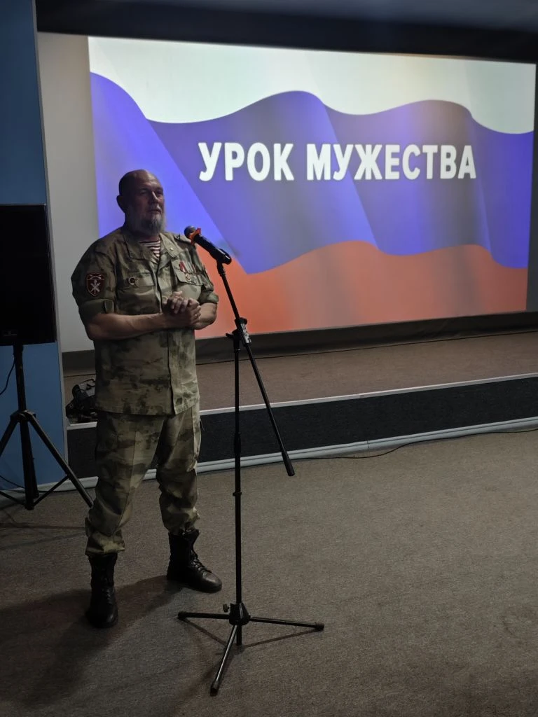 🇷🇺Служить России!

В преддверии Дня России в Киновидеоцентре состоялась особенная встреча. Для сот