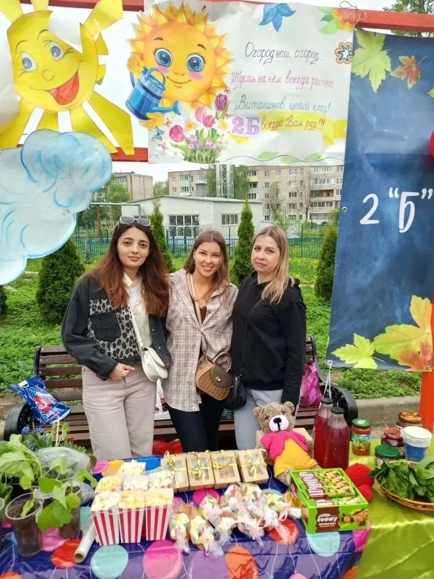 🌿 Весенний цветочный бум: как прошла благотворительная ярмарка! 🌿  ❤️ В школе царила настоящая атмос
