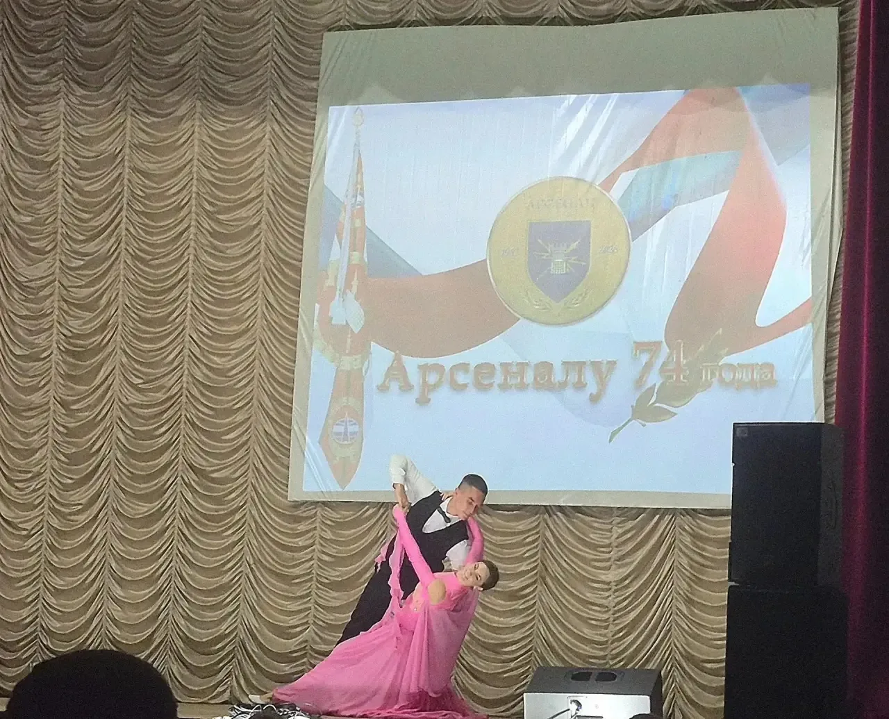 Участники народного коллектива ансамбля народного танца "Радуга" ДК "Сахарник" филиал М...