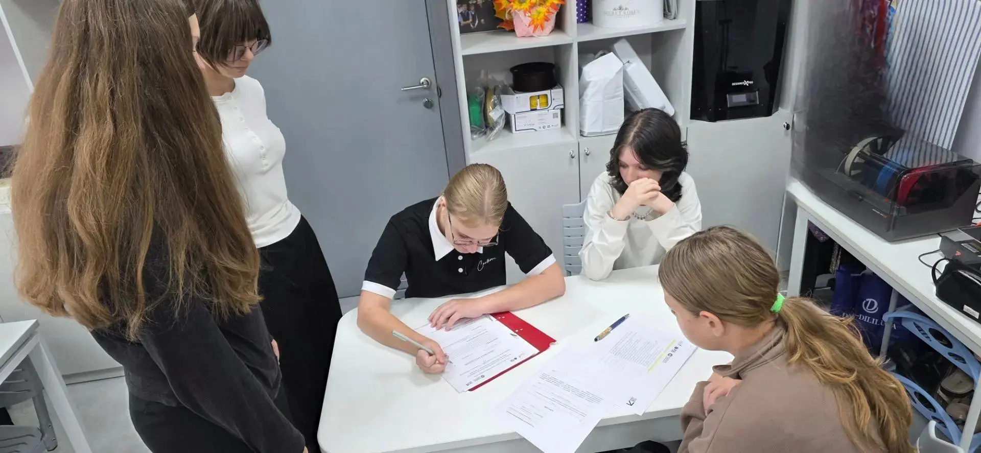В нашей школе состоялось первое заседание ученической избирательной комиссии (УИК) по в...