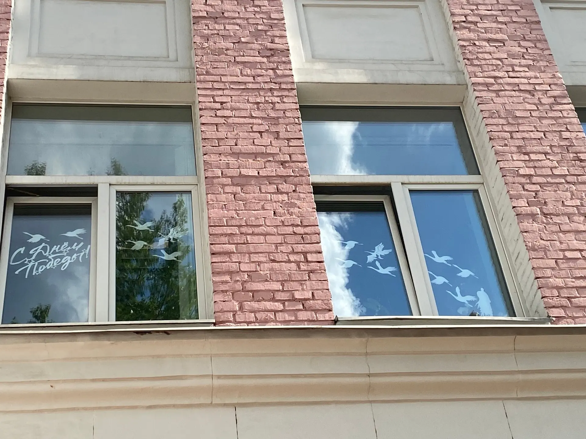 🎖️Окна Победы  Наши ученики и педагоги с вдохновением присоединились к Всероссийской акции Движения 