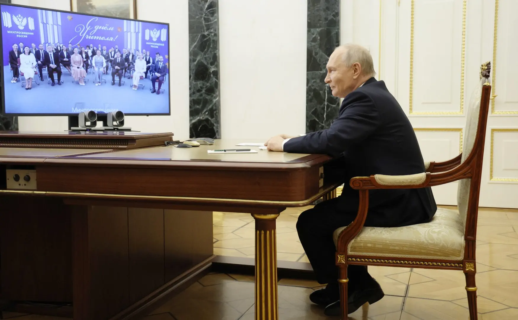 Владимир Путин поддержал идею тверского учителя по разработке образовательной нейросети