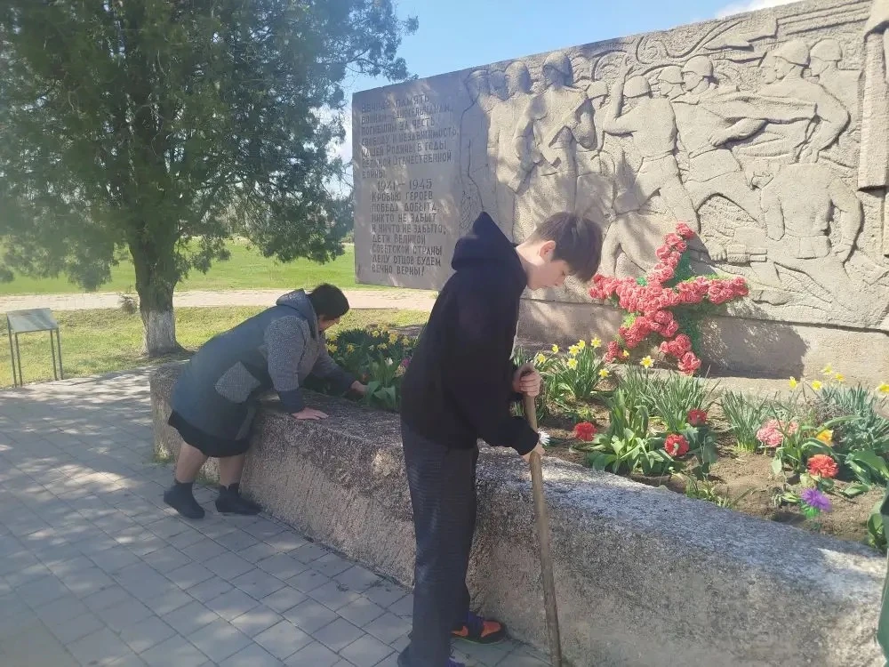 🌿✨ В МБОУ Гришинская школа прошла замечательная акция «Чистый Крым», в которой активис...