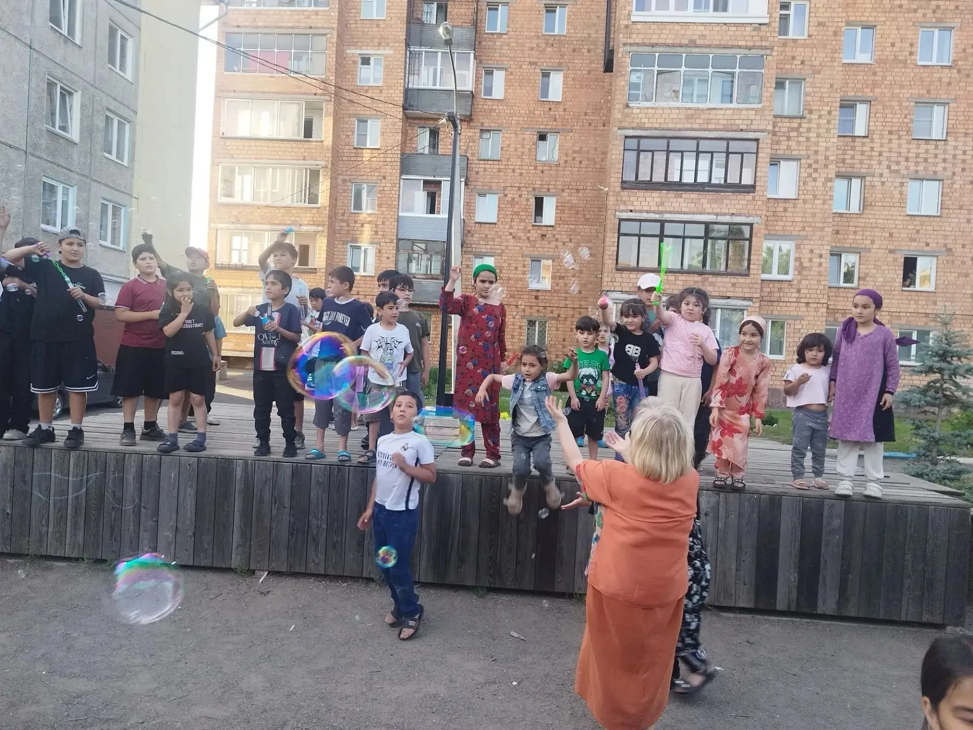 Семья, любовь и верность: как мы провели праздник на детской площадке! ❤ 
 
Вчера на площадке по ул.