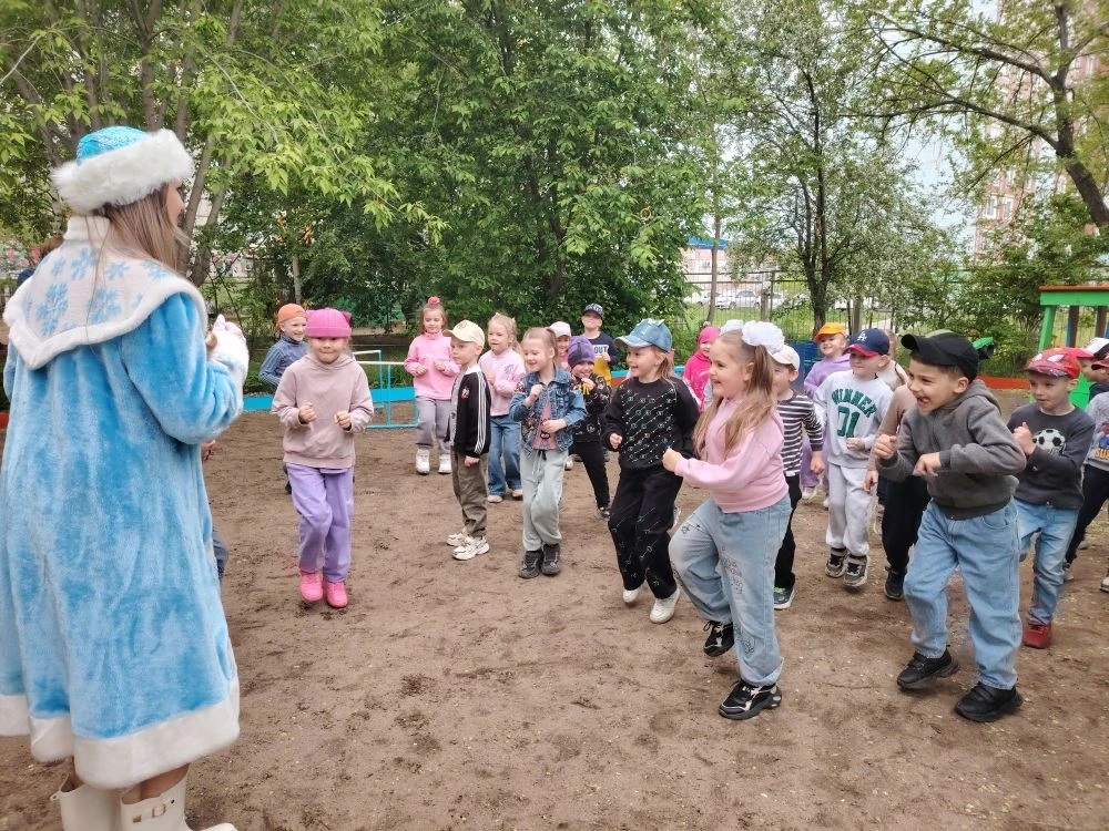 Дорогие родители и ребята! 🥳

Сегодня, в День защиты детей, наш детский сад превратился в настоящую