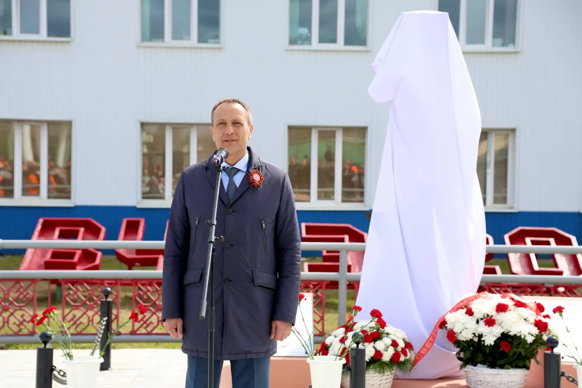 В Сургуте открыли первый обелиск в память о воинах-железнодорожниках.    Памятный объект появился на