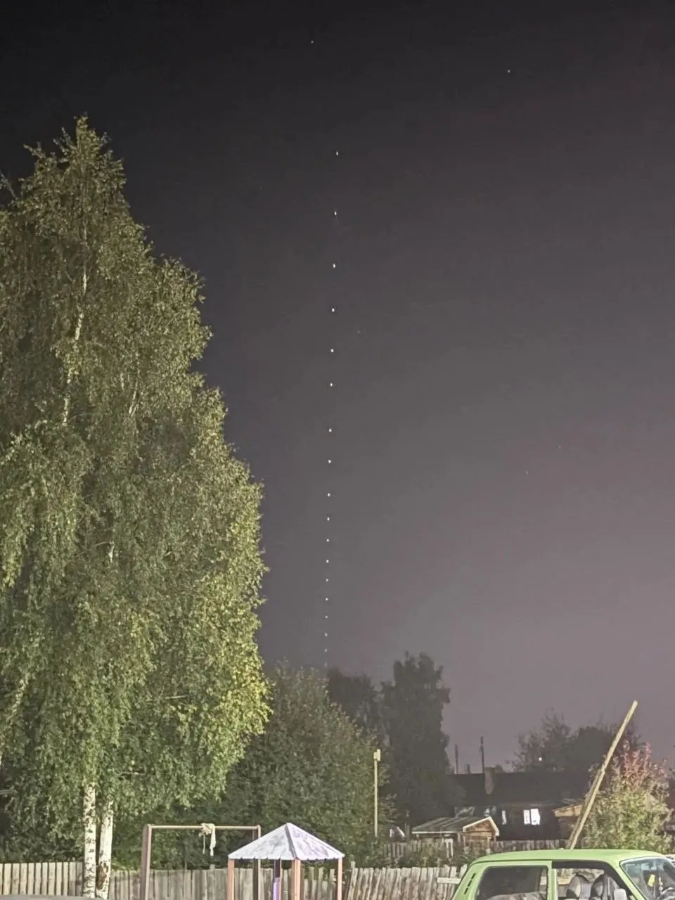 Ещё фотографии вчерашнего необычного явления в небе над Усть-Илимском 🌌