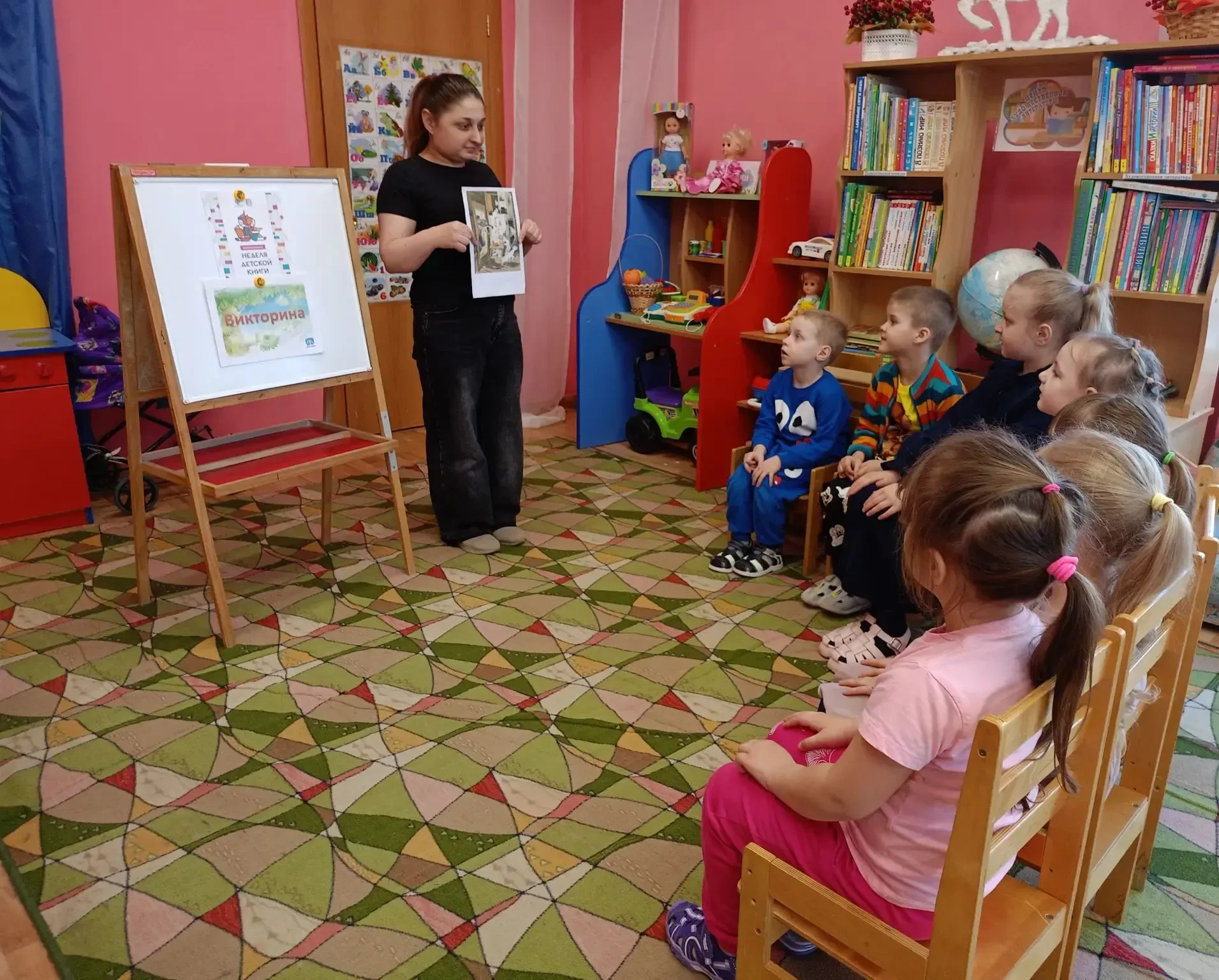 В рамках Недели детской книги в детском саду «Сказка» деревни Хмелинец, в старшей групп...