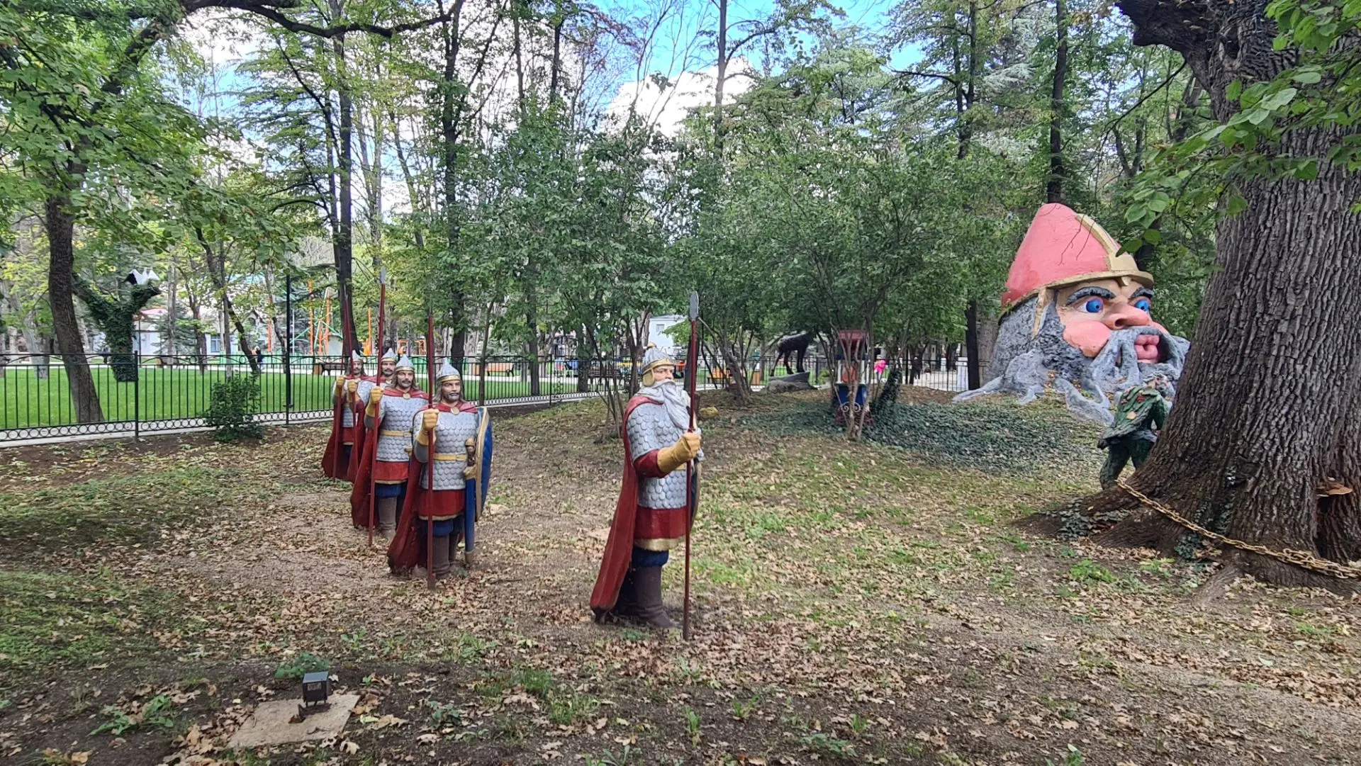 Красота в Детском парке Симферополя! Гулять здесь одно удовольствие!