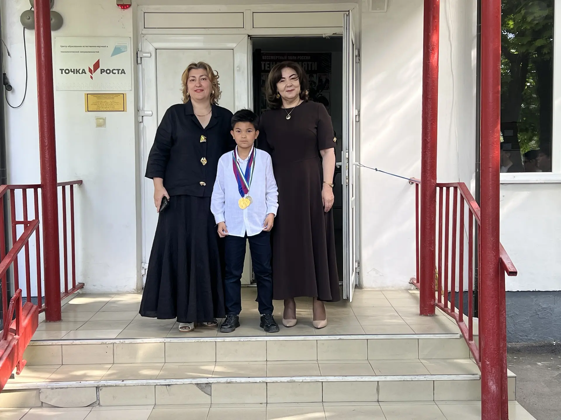 Началась еще одна я учебная неделя с чествования победителей и призеров соревнований и ...