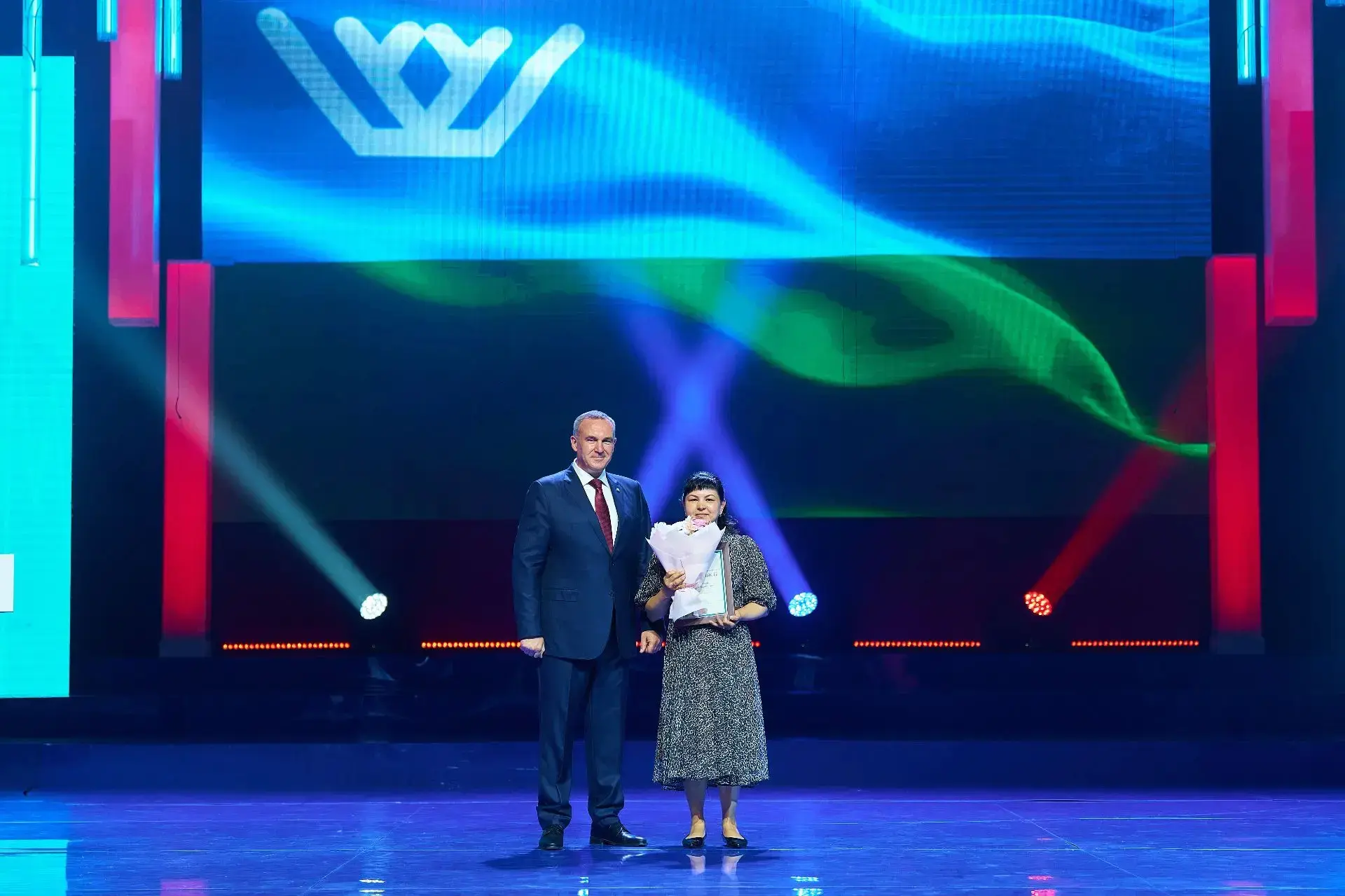 🏅 Более 30 лет в профессии: медсестра из Лангепаса получила награду от губернатора.

Галима Ахметов