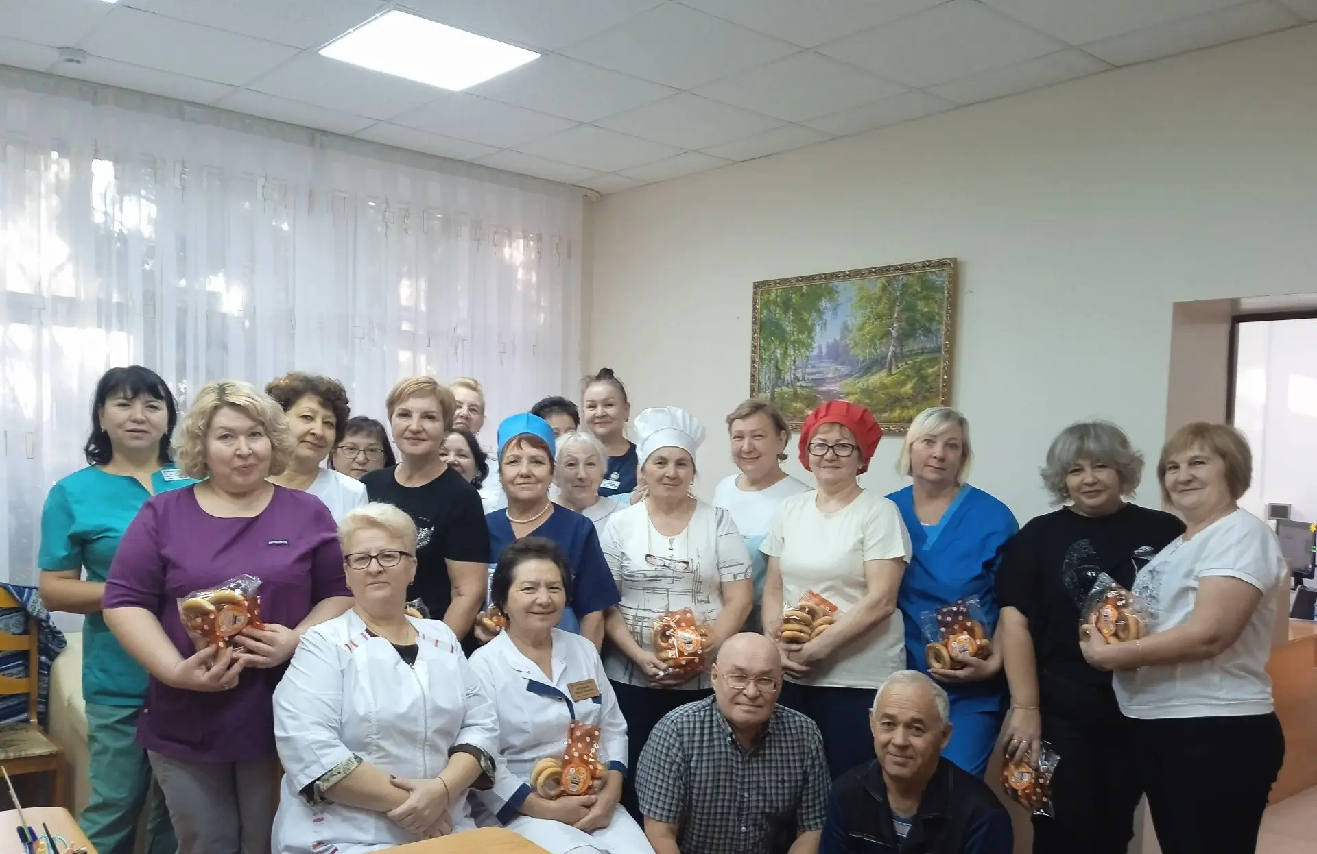 🌈Сегодня мы от всей души поздравили наших работающих пенсионеров с праздником!