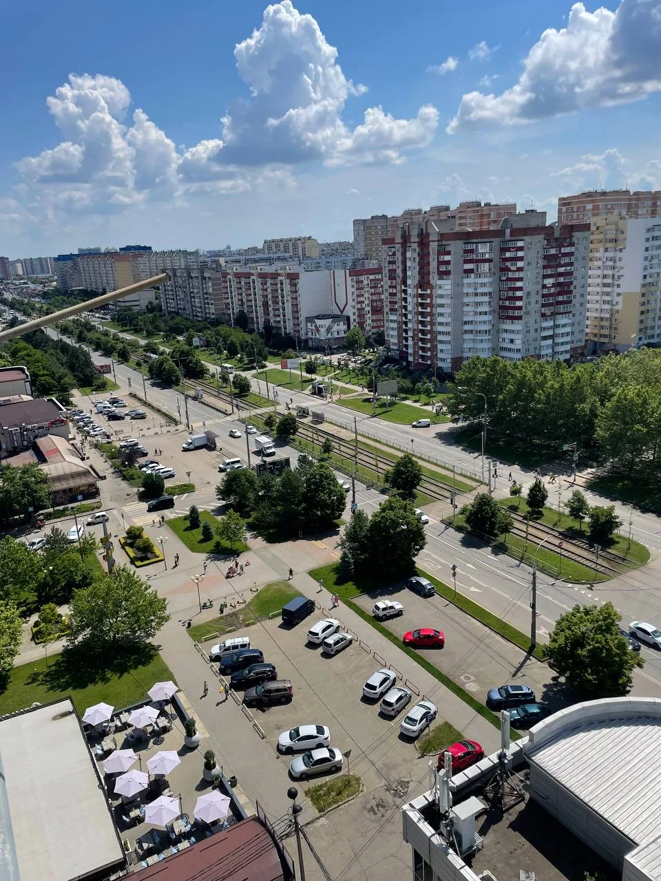 Обожаю конец весны - начало лета 😍

Ещё не так жарко, прохладный ветерок и море различных цветов 🌺