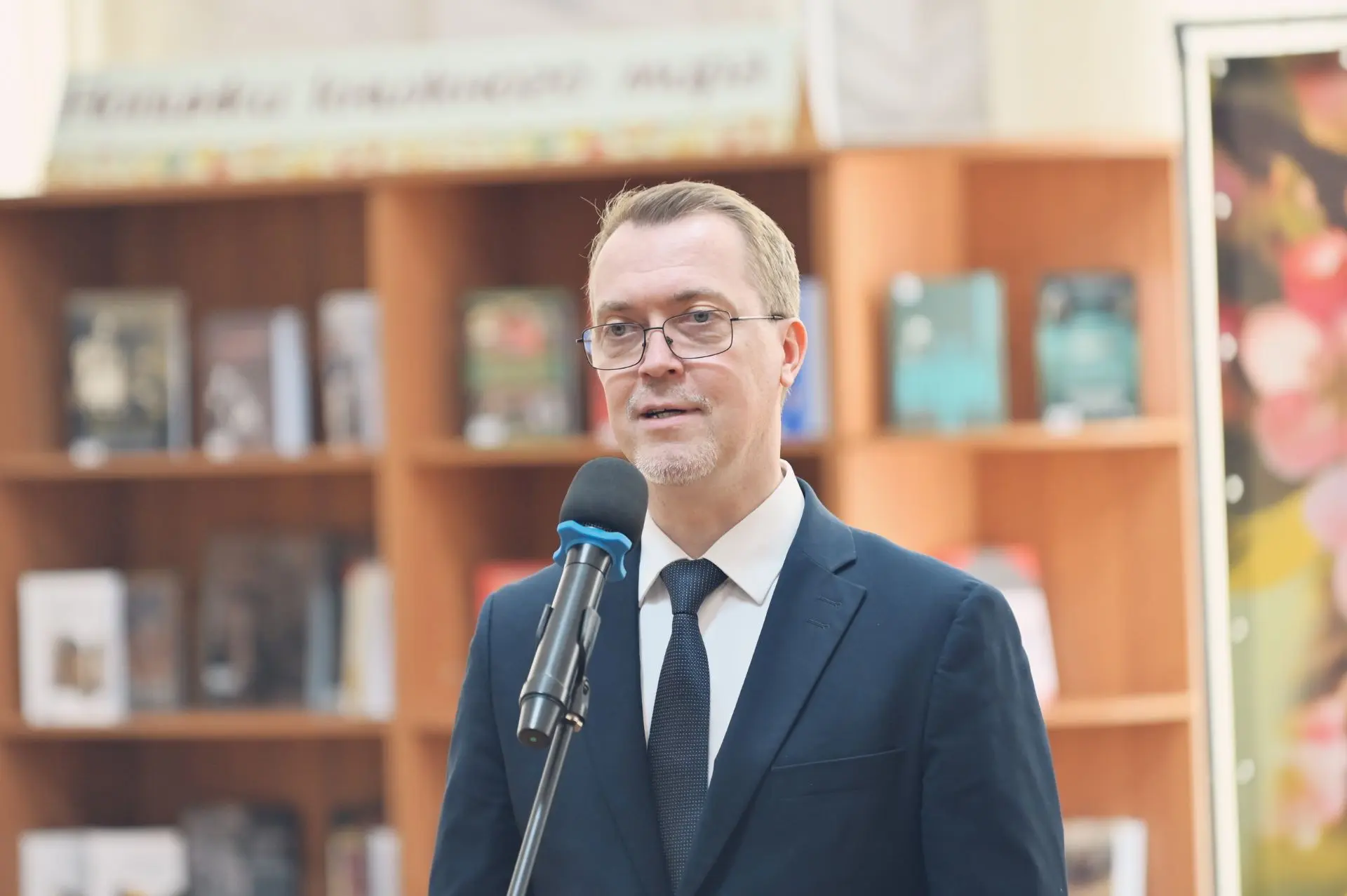 Дорогие друзья! А вы знали, что у нас в крае целых 1 126 общеступных библиотек? И в них...