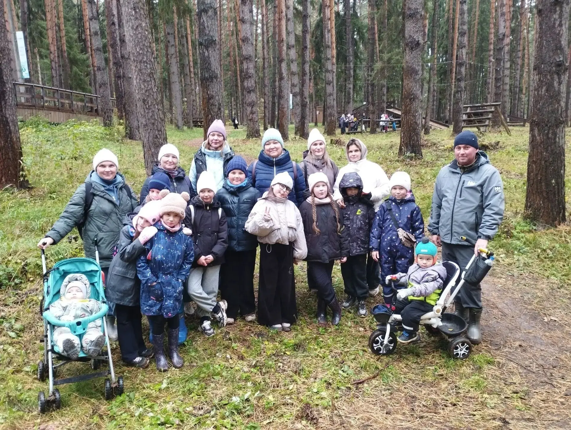 Холод и снег не испугали учеников 3 б класса и их родителей, чтобы выйти на мероприятие...