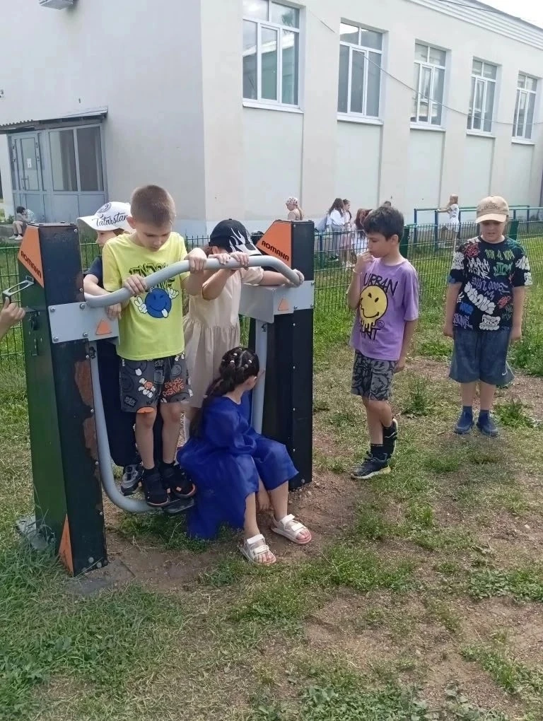 ☀️ День 9 в школьном лагере  «Лучики»: Гипс, драйв и дружба народов! 🌟Девятый день в нашем пришколь