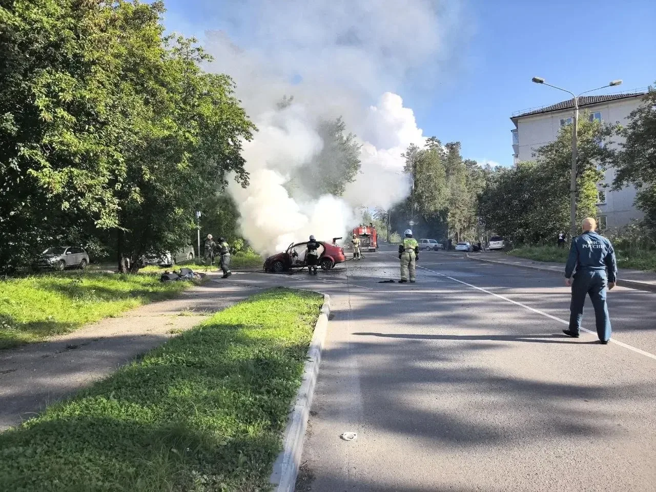 ⚡️ На Восточной, 32 на ходу загорелся автомобиль марки Chevrolet