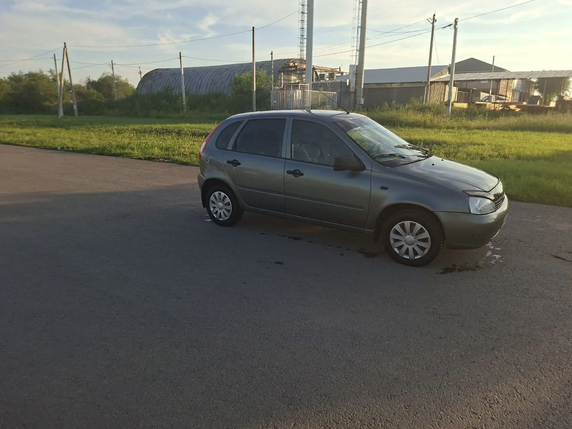 Продам Лада калину 2011г.в  отличном состоянии. Юридически полный порядок. ПТС оригинал. Комплектаци
