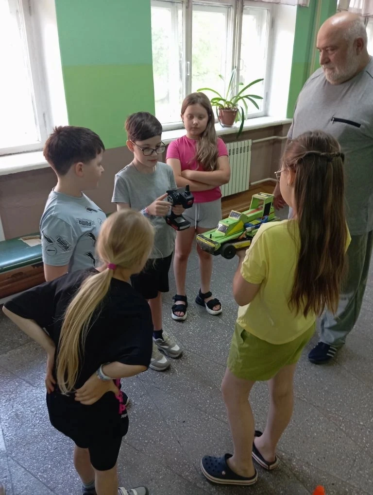 В «Ребячьей планете» есть место настоящему делу.

В лагере работает педагог дополнительного образова